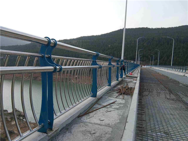 泸州不锈钢桥梁护栏防腐措施的重要性及实施策略